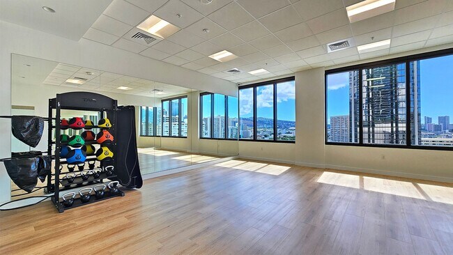Building Photo - Brand New Condo on Keeaumoku - 1 BR/1 BA/1...