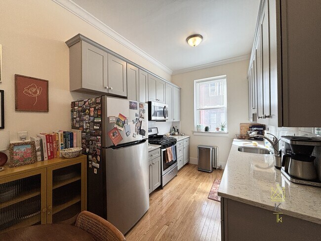 Building Photo - 1569 Beacon St