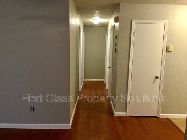 Building Photo - 9725 NE 2nd St