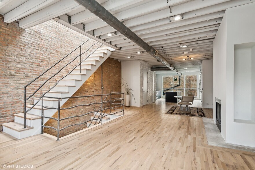 Building Photo - 2156 W Hubbard St