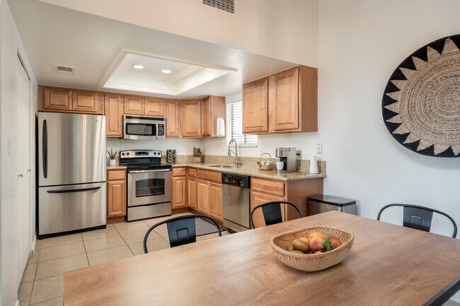 Building Photo - 1430 E Stage Way