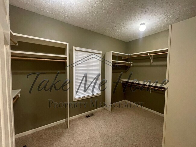 Building Photo - 4 Bedroom Home in Kickapoo District!