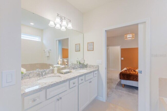 Building Photo - 7215 Oakmoss Loop