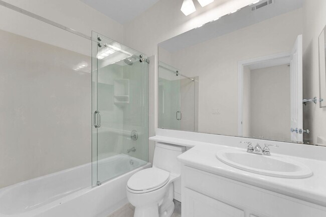 Building Photo - Gorgeous remodeled 3 bedroom, 3 full bathroom home for rent!