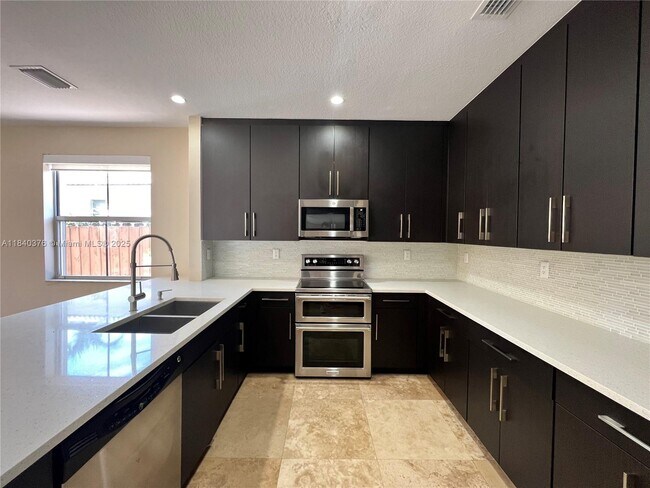 Building Photo - 8034 NW 111th Ct