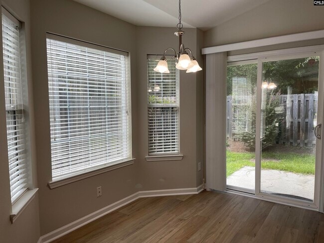 Building Photo - 1027 Glencroft Dr