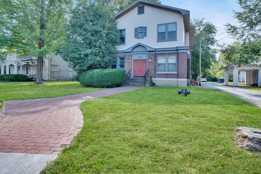 Building Photo - 2008 S Main St