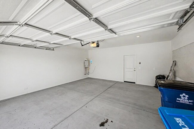 Building Photo - 12528 E Caden Dr
