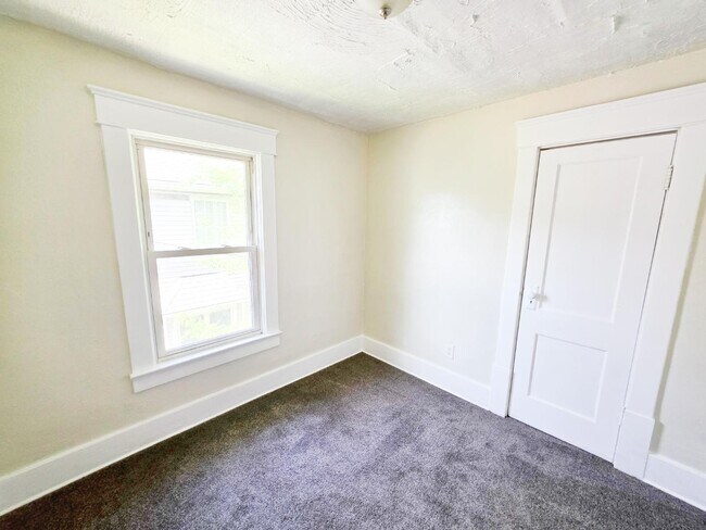 Building Photo - 905 Berwin St