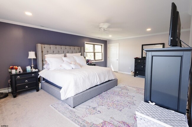 Building Photo - 5143 Venice Ave