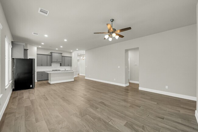 Building Photo - 328 Rise Ln