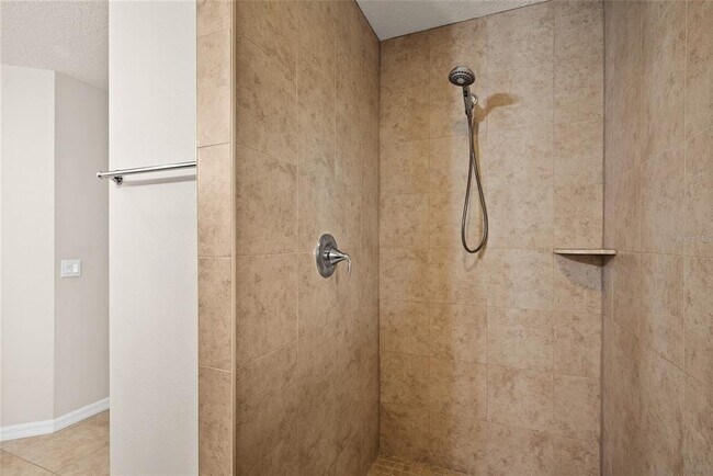 Building Photo - 1875 Sommarie Wy