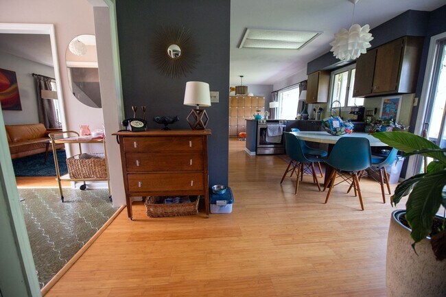 Building Photo - Short Term Rental Family Home