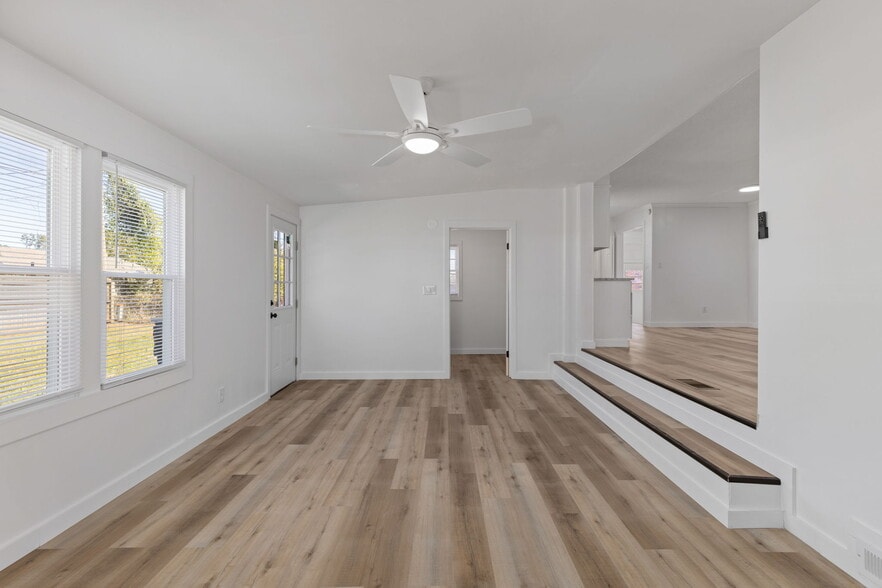 Building Photo - 104 Colorado Ave