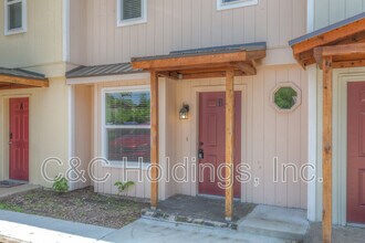Building Photo - 644 B Earthside Drive
