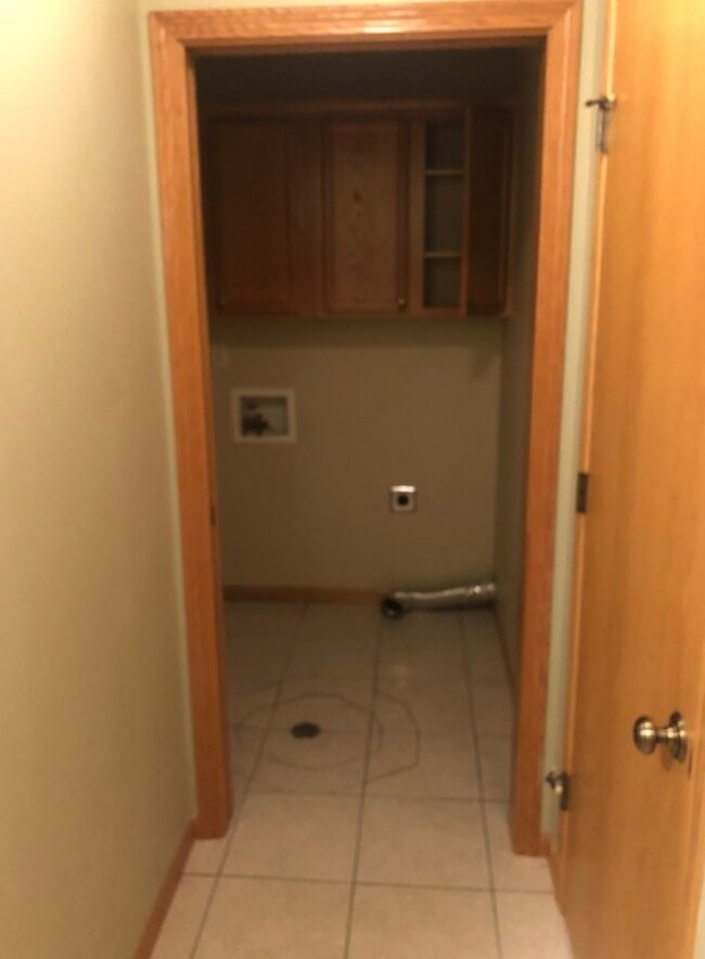 Laundry - 2062 River Rd