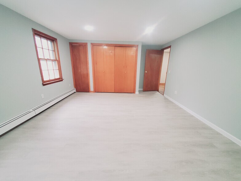 Building Photo - 17 Linden St