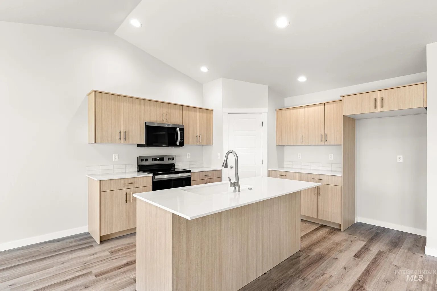 Building Photo - 3831 W Piscina Dr