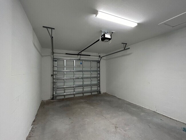 Building Photo - 1112 Bismarck Rd