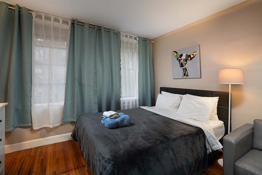 Building Photo - 328 E 74th St