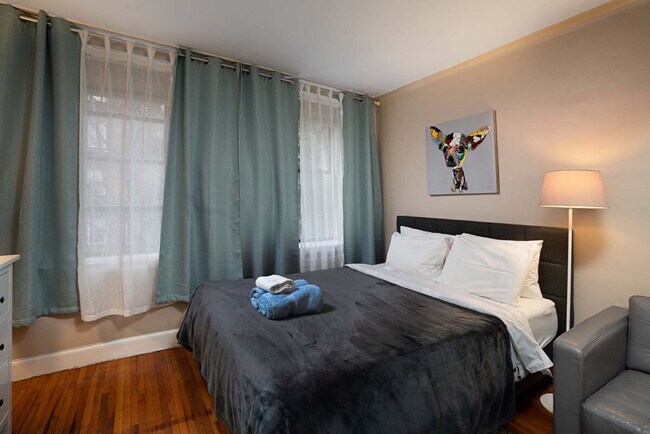 Building Photo - 328 E 74th St