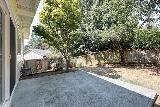 Building Photo - Lovely 4BR 1.75BA Bellevue Tri-Level Home