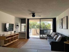 Building Photo - 75-5669-5669 Kuakini Hwy