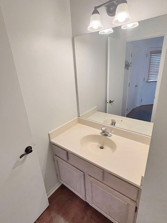 Building Photo - Updated 2-Bed, 2.5-Bath Townhome with Mode...