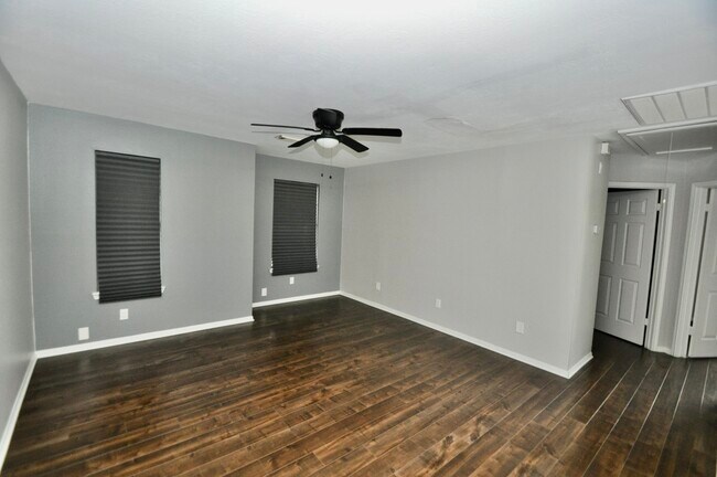 Building Photo - 8819 Hedgestone Ct