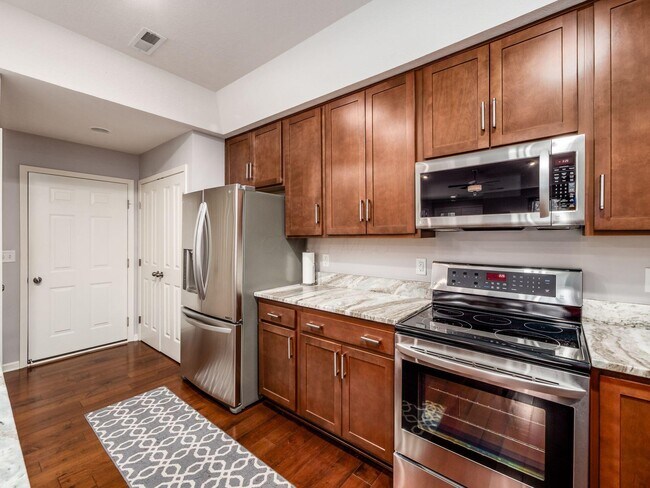 Building Photo - 7021 Kinsale Ln