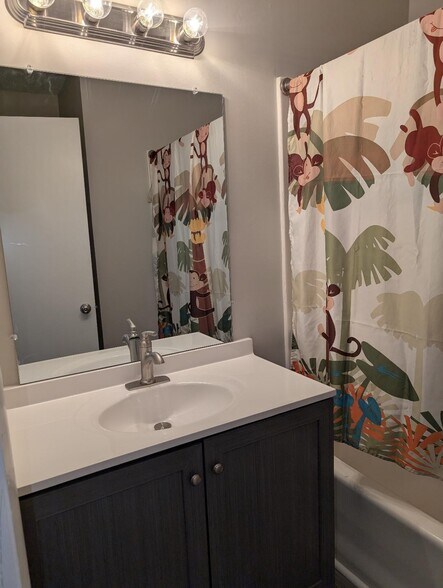 Bath/Shower - 105 Windy Cir