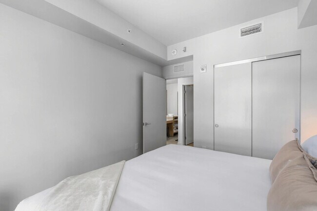 Building Photo - 11 NE 6th St