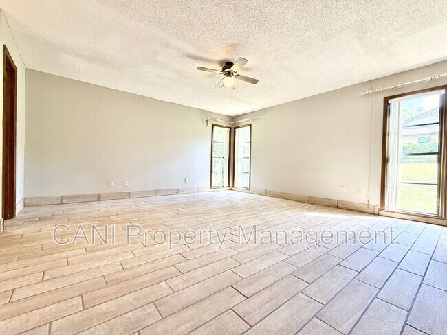 Building Photo - 733 Westchester Dr