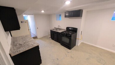 Building Photo - 14th St 3