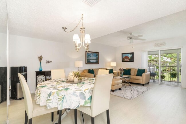 Building Photo - 18081 SE Country Club Dr