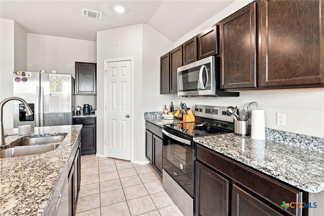 Building Photo - 1261 Lindsey Dr