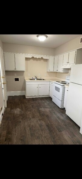 Building Photo - 107 Smith St