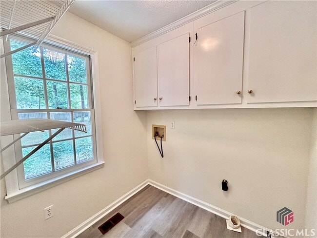 Building Photo - 120 Cedar Springs Pl