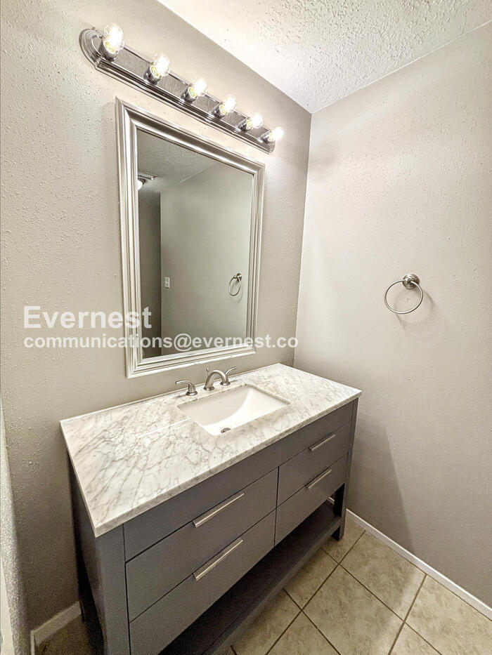 Building Photo - 2426 Tall Ships Ln