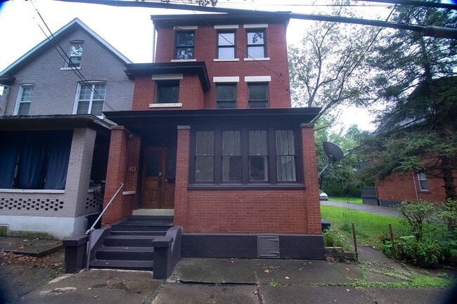 Building Photo - 39 Kenmore Ave