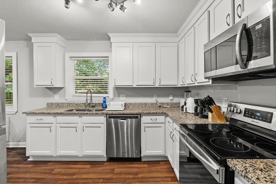 Building Photo - 4120 Angol Pl