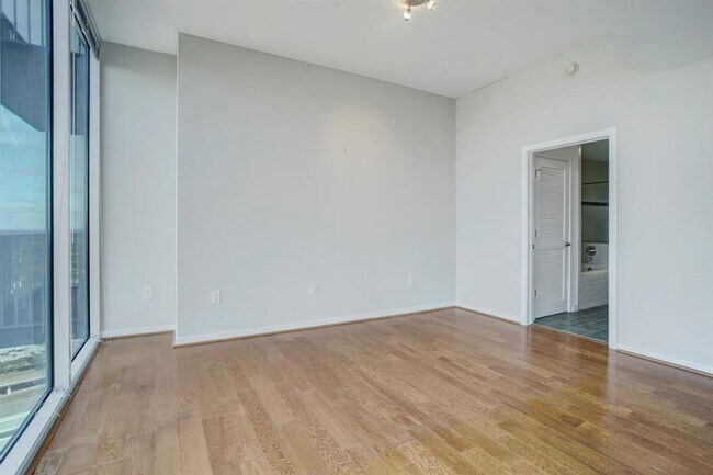 Building Photo - 5925 Almeda Rd