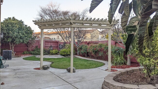 Building Photo - OPEN HOUSE SATURDAY 3/21/26 from 2:00-3:00pm