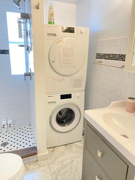 Building Photo - 105 Chestnut St