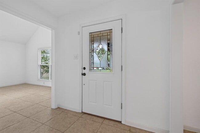 Building Photo - 1202 Knollpark Cir