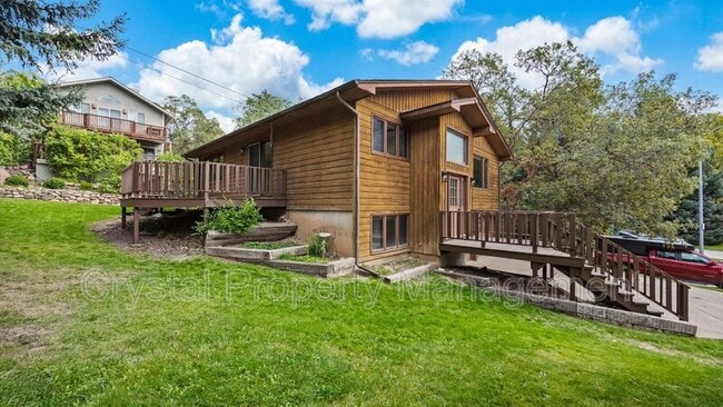 Building Photo - 1001 Walz Ave