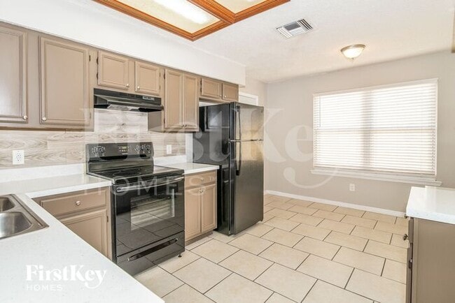 Building Photo - 8450 Sugartree Dr
