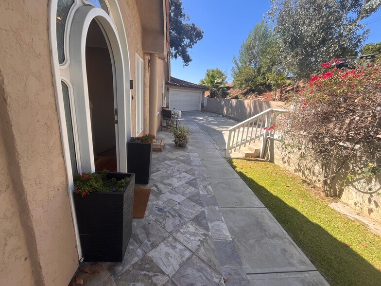 Building Photo - 4275 Crestview Dr