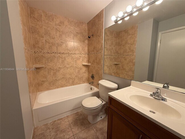 Building Photo - 931 Coral Club Dr