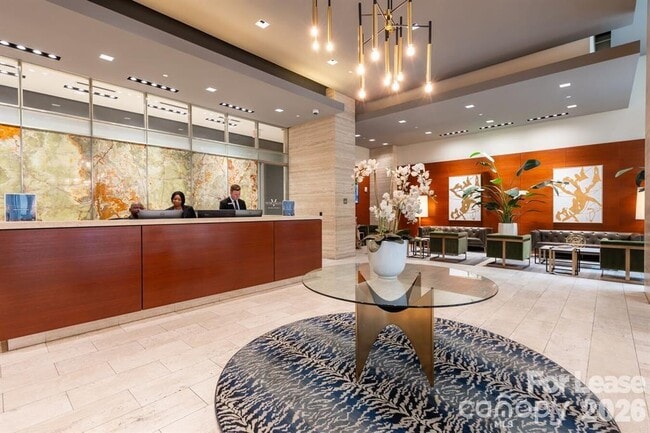 Building Photo - 215 N Pine St